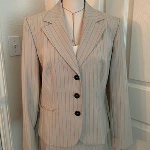 Women’s Cream Pant Suit